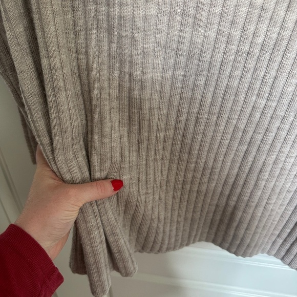 Eileen Fisher Ribbed Knit Sweater in Beige 100% Fine Wool - Picture 3 of 7